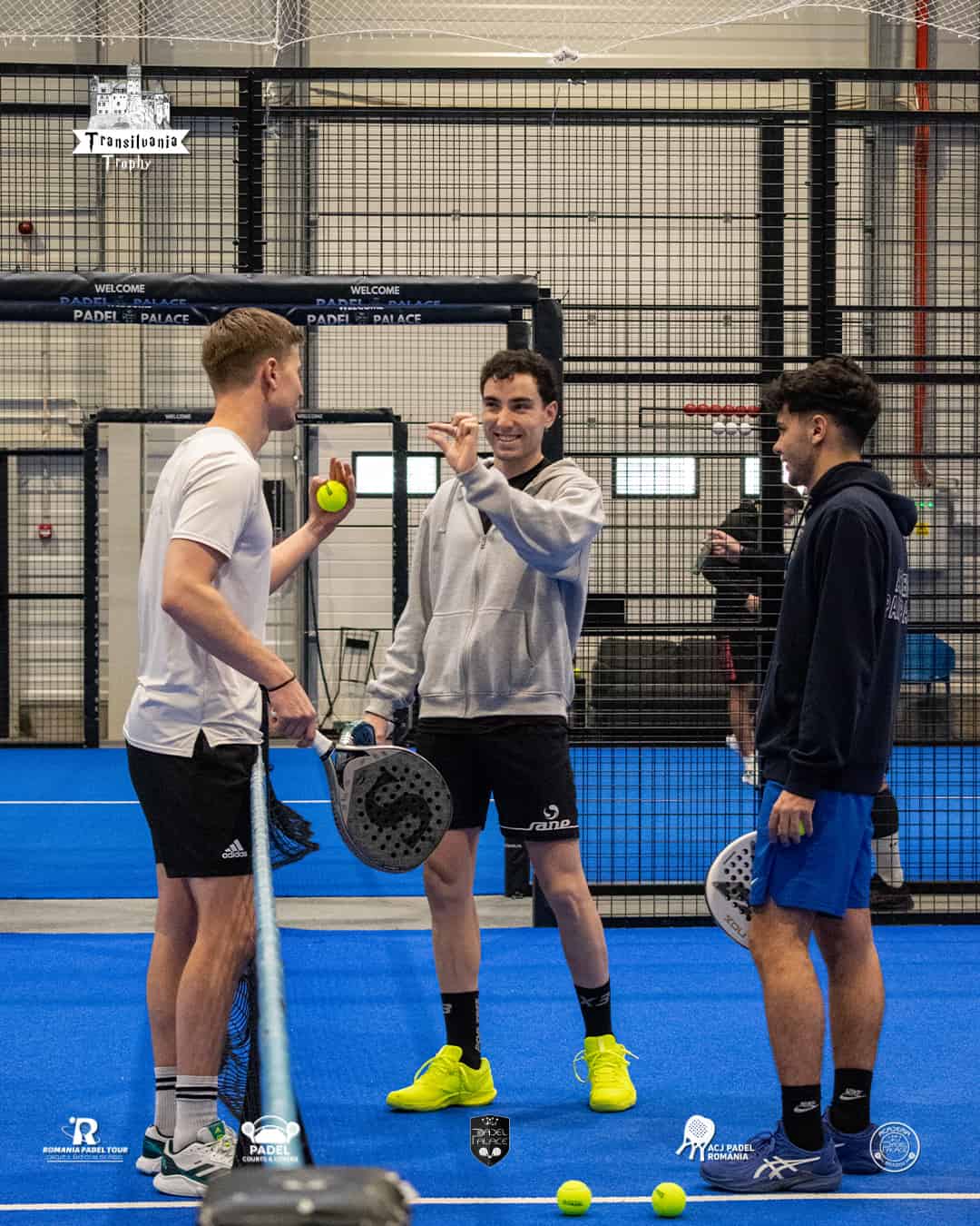 Jucători la un turneu de padel la Padel Palace Brașov